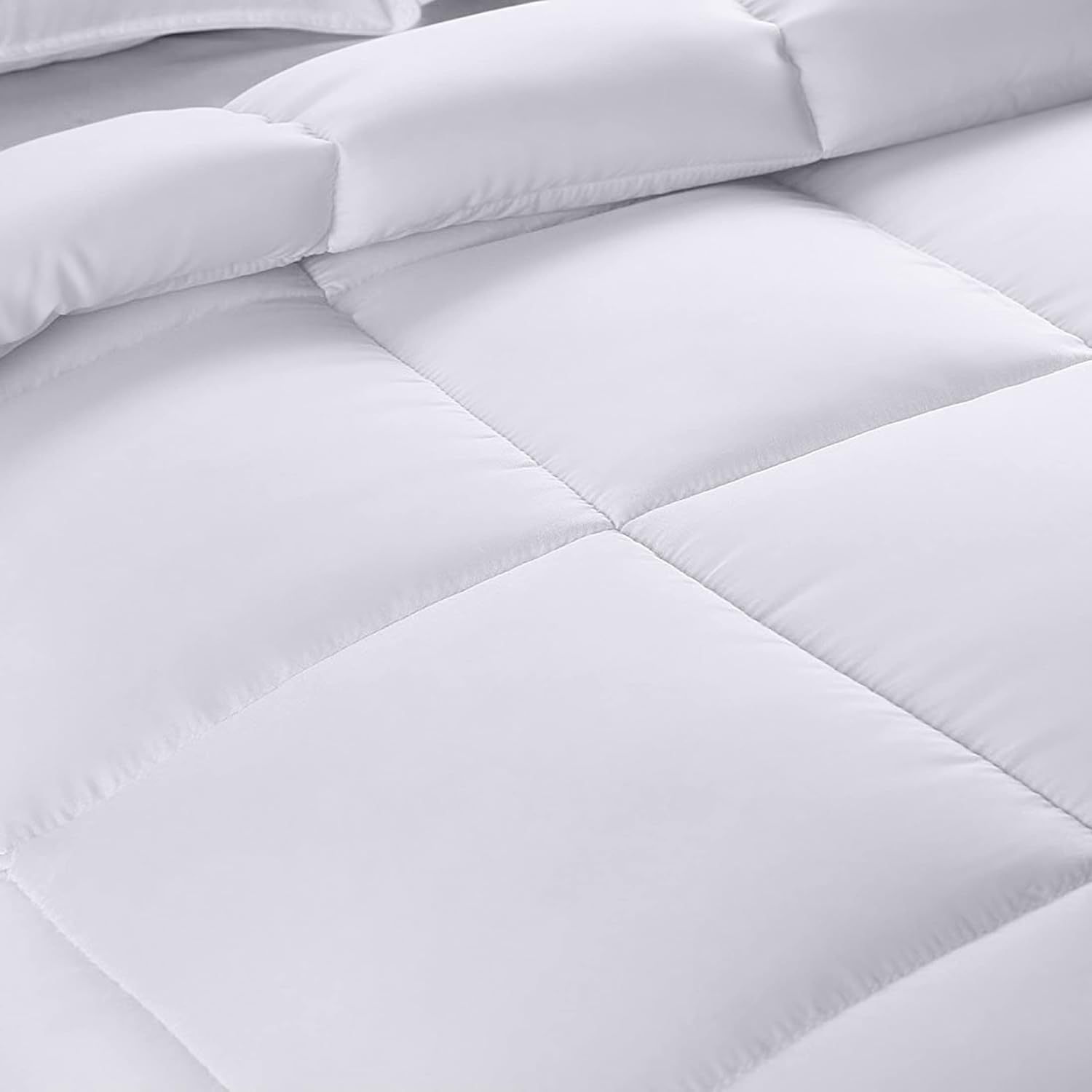 Hotel supplies chemical fiber quilt, pure white hotel and guesthouse quilt core filled 300GSM square quilted all-season quilt, bed quilt Specification image
