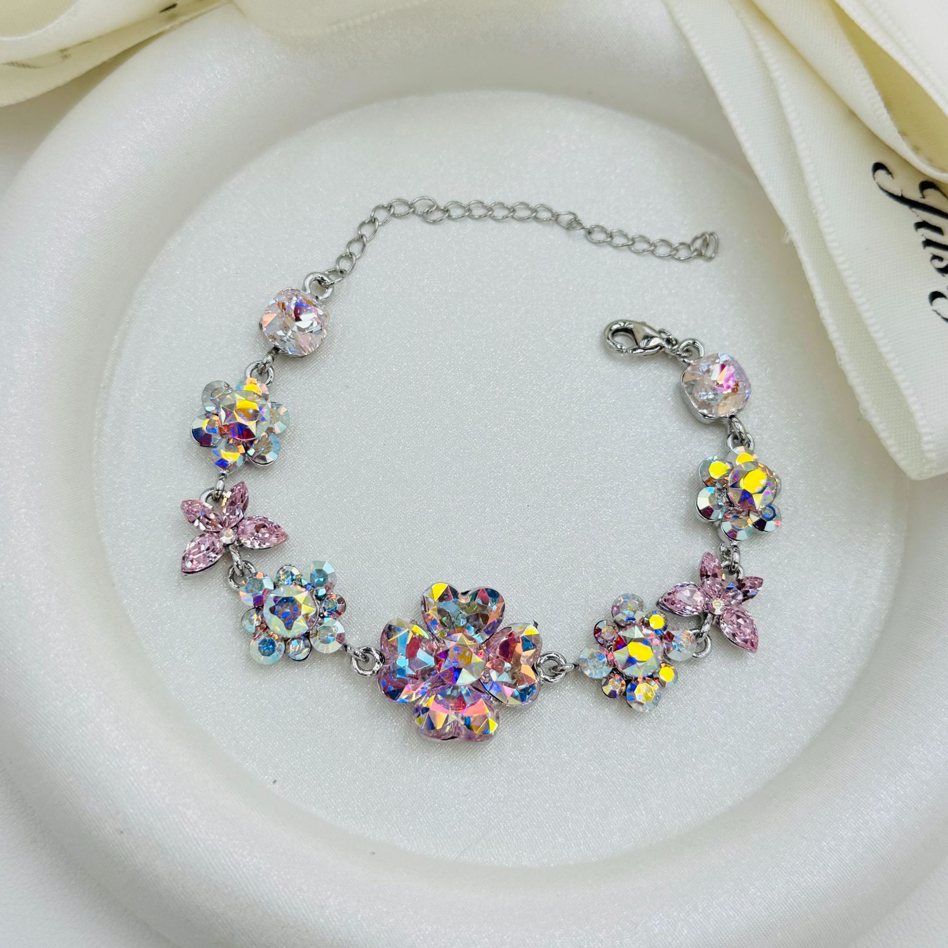 Purple crystal flower red string bracelet for women Application Scenario