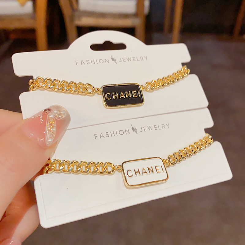 本命年新款红色爱心手链女小 众设计精致时尚红色喜庆手环首饰批发