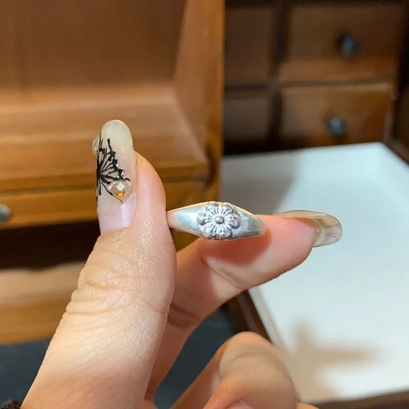 New pure silver 999 retro plum blossom ring with Chinese style, the same brushed index finger ring as the love letter a woman wrote to her grandma