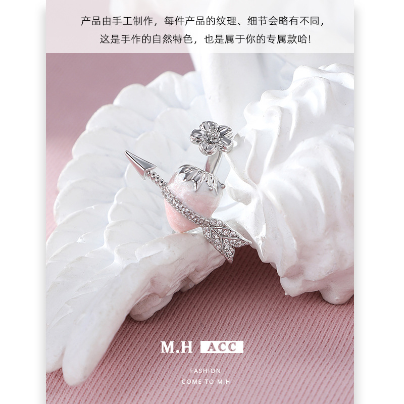 Strawberry arrow ring for women, original design, sweet and cool style index finger ring, light luxury, unique personality, high-end ring Application Scenario