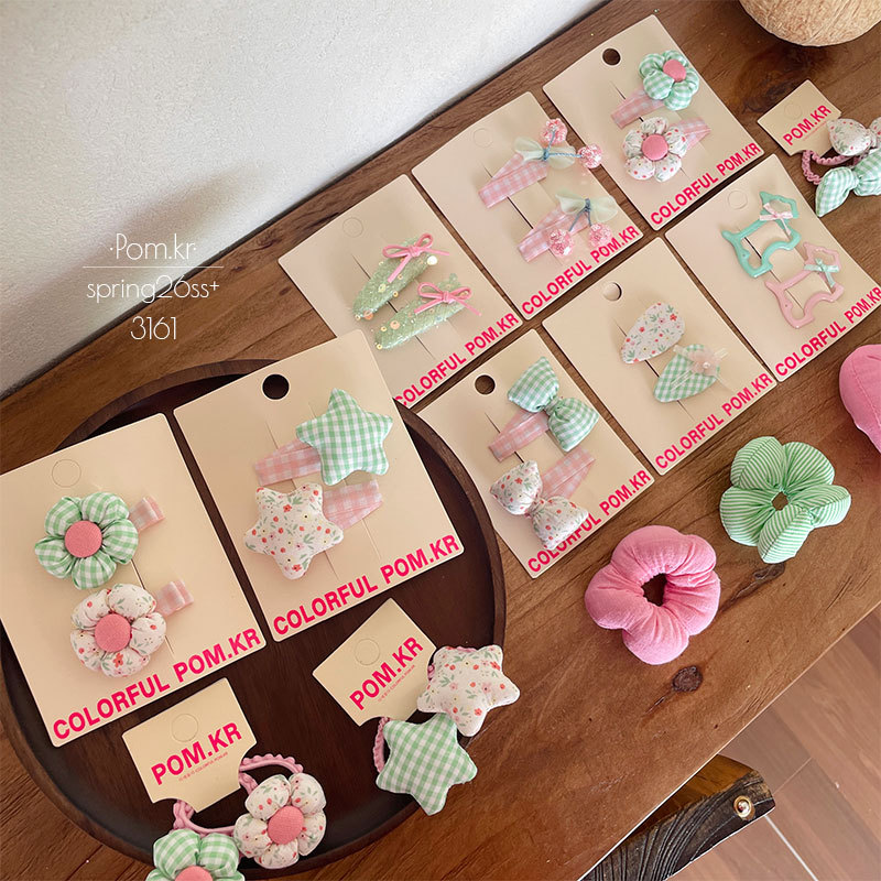 New Korean-style sweet floral checkered hair clips, children's fabric handcrafted bye-bye clips, baby sweet girl flower bangs clips details Picture