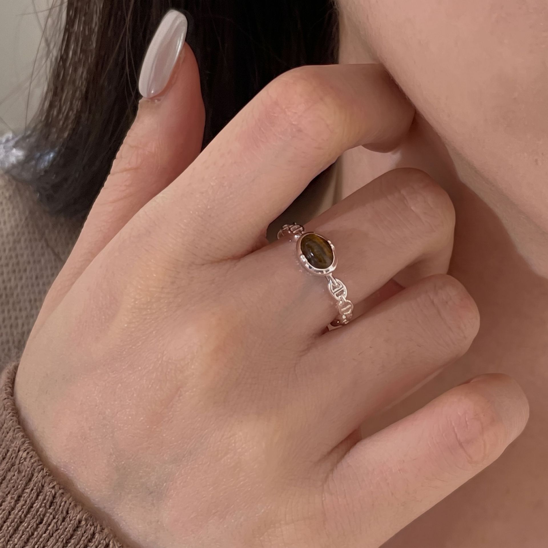 Korean version S925 pure silver white chalcedony amber stone pig nose hollowed-out ring, high-end women's InS-style open ring Application Scenario