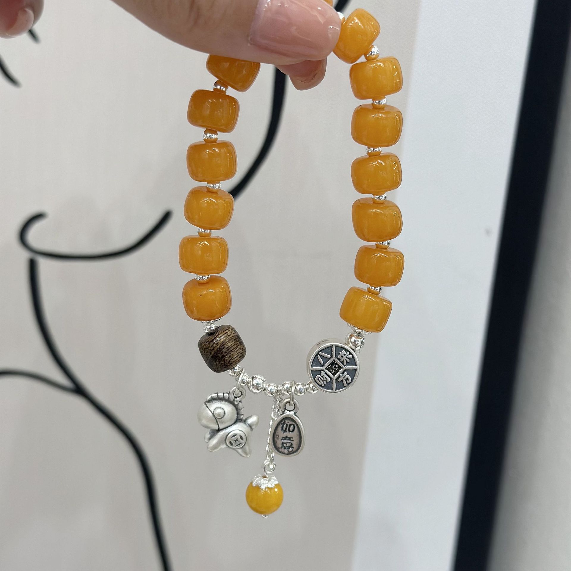 New Chinese-style "Money Coming Soon" wax bracelet, original S925 pure silver light luxury niche "Wealth Coming from All Directions" elastic rope bracelet Specification image