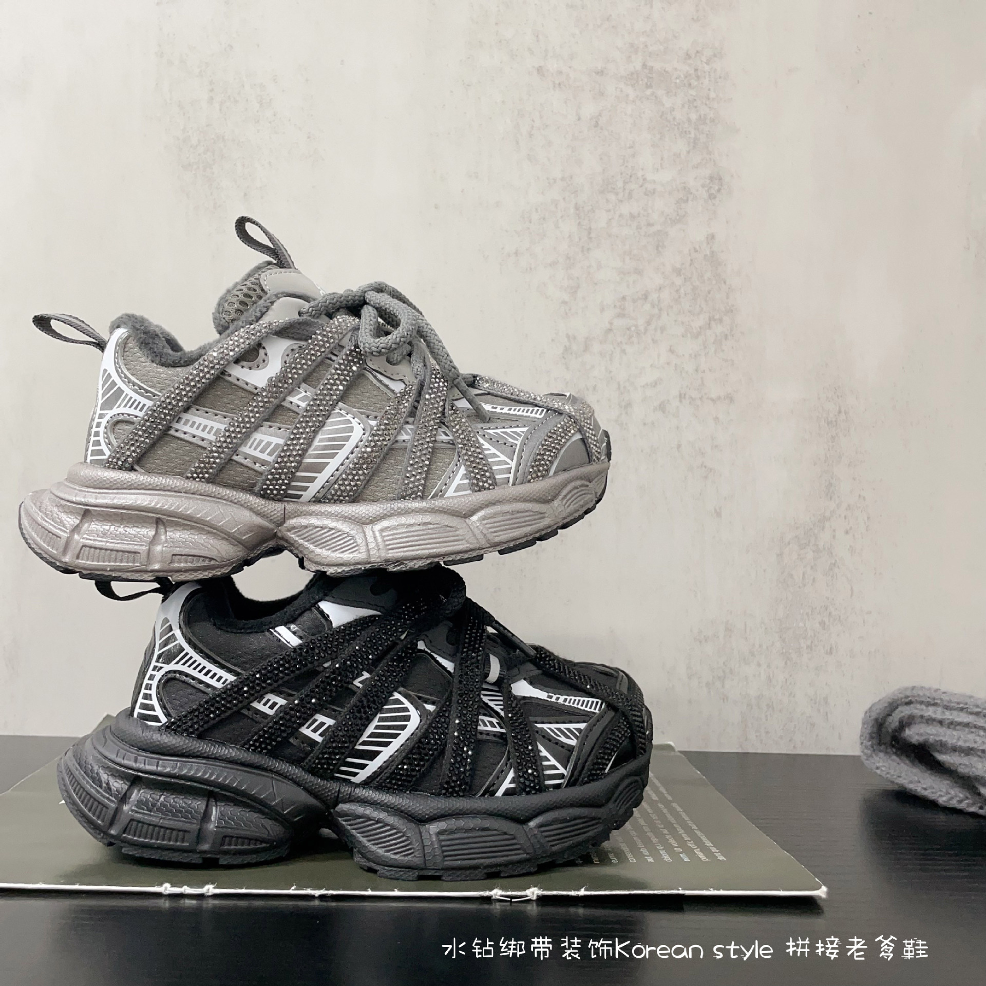 鞋面水钻绑带装饰女童潮流时尚巴黎老爹鞋2025年冬款保暖运动鞋批