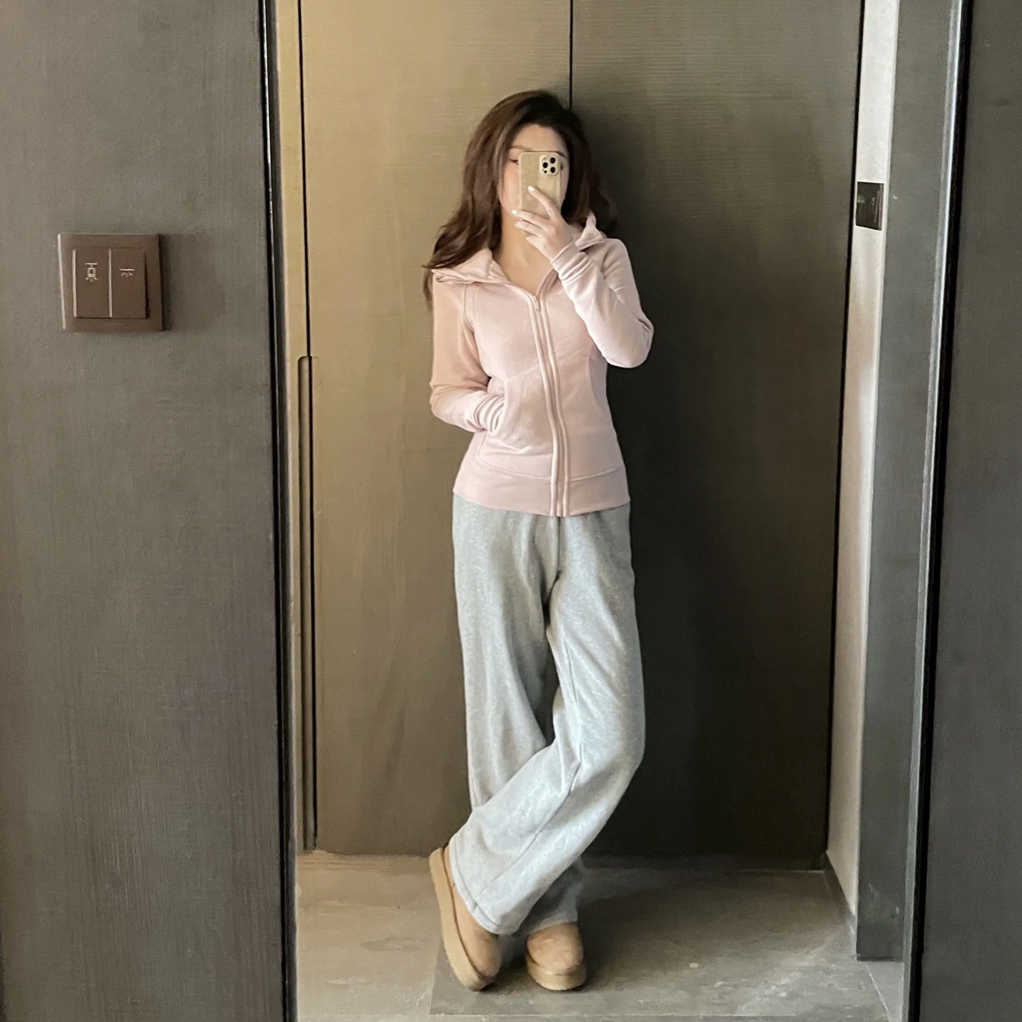 修身外套女款正肩卫衣秋冬季衣服连帽衫收腰紧身显瘦上衣2025新款产品图