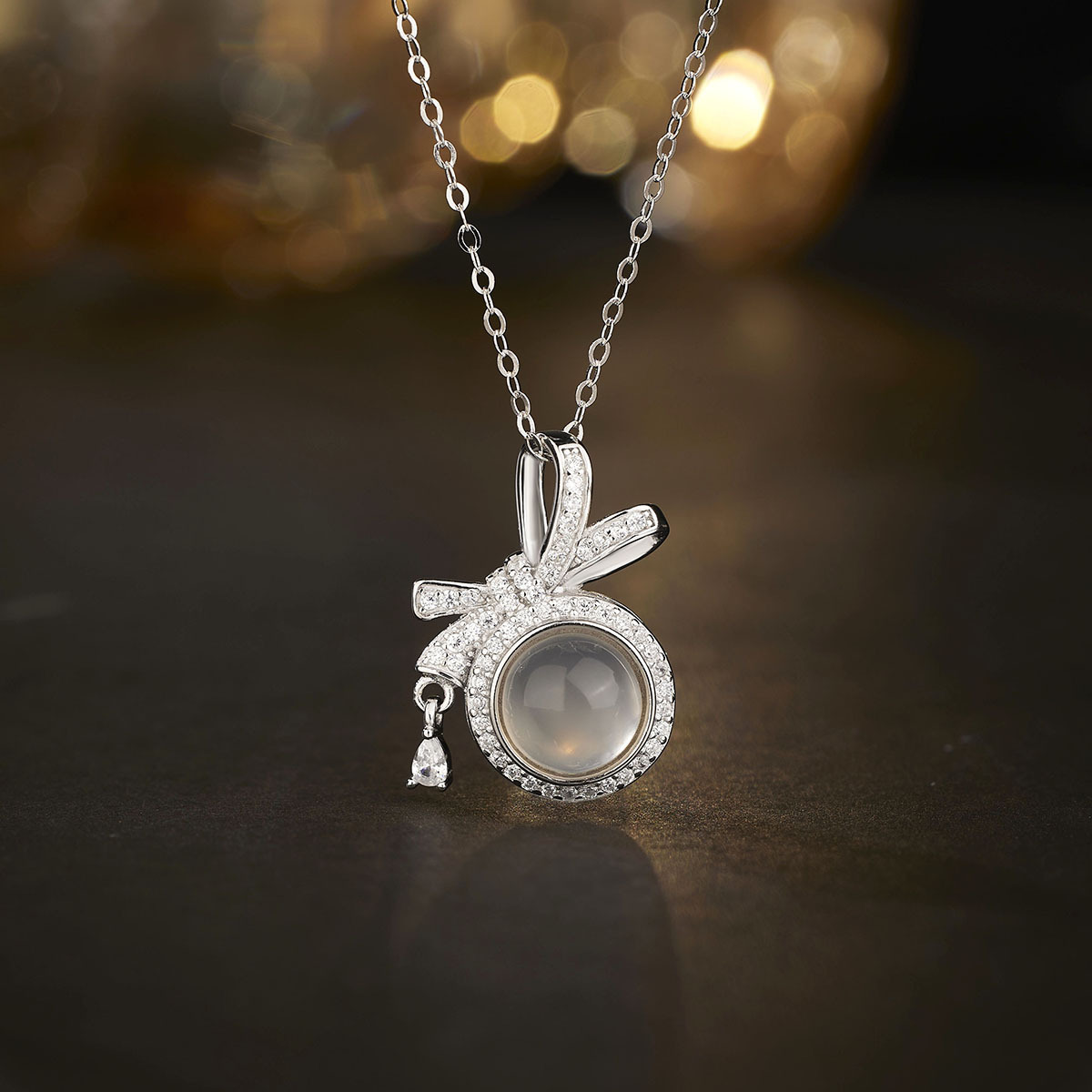 新款时尚蛋面玉髓蝴蝶结项链百搭轻奢女生锁骨链厂家批发