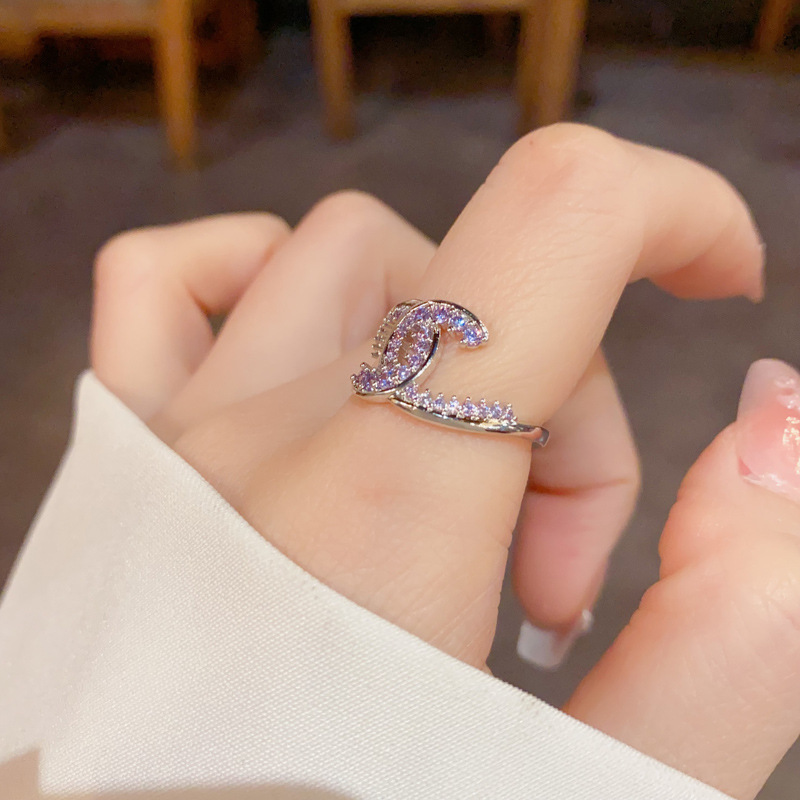 This is a new summer fashion Chanel style full-diamond letter open-mouth ring with a unique, light luxury, versatile and super shiny design