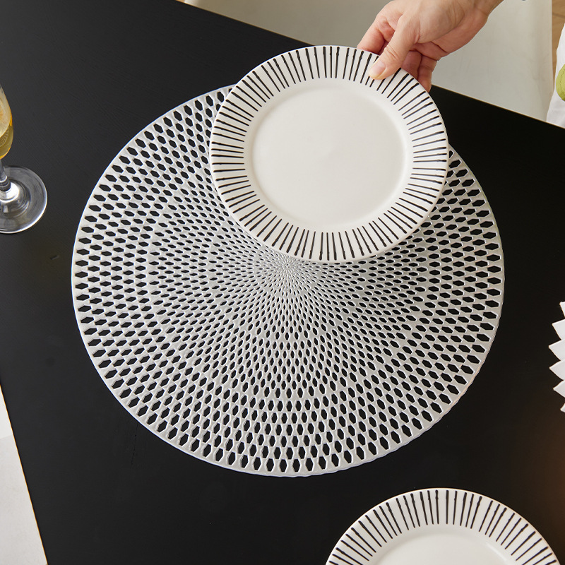 Nordic light luxury round hollowed-out placemats and table MATS, simple waterproof, anti-slip and heat-insulating MATS, Western placemats, injection-molded coasters for home use Application Scenario