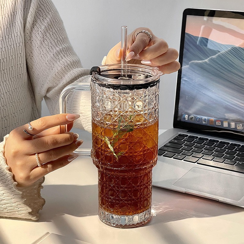 Creative large-capacity glass cups, handle beverages, cola cups, transparent covered straw cups, household double-drinking cups, water cups