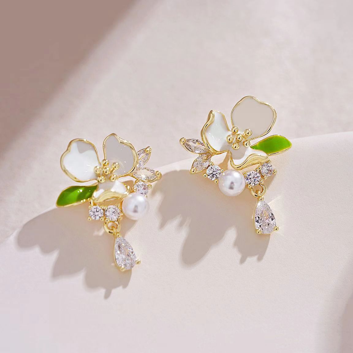 法式铃兰花s925银针耳环森系清新花朵珐琅釉栀子花耳钉甜美耳饰