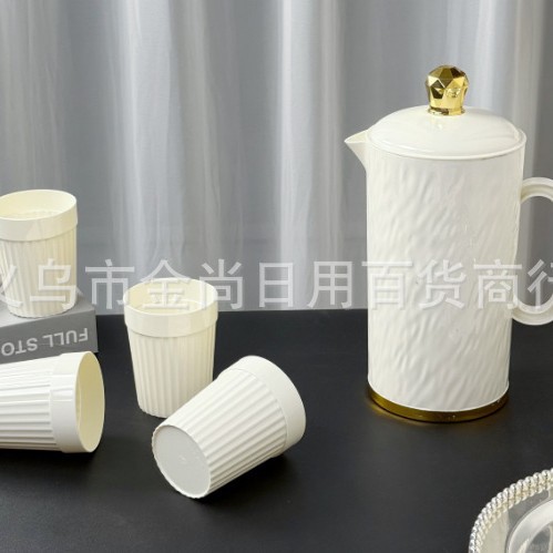 Transparent solid plastic cold water bottle, large capacity household tea brewing bucket measuring pot, high-temperature resistant milk tea shop cold water bottle Application Scenario