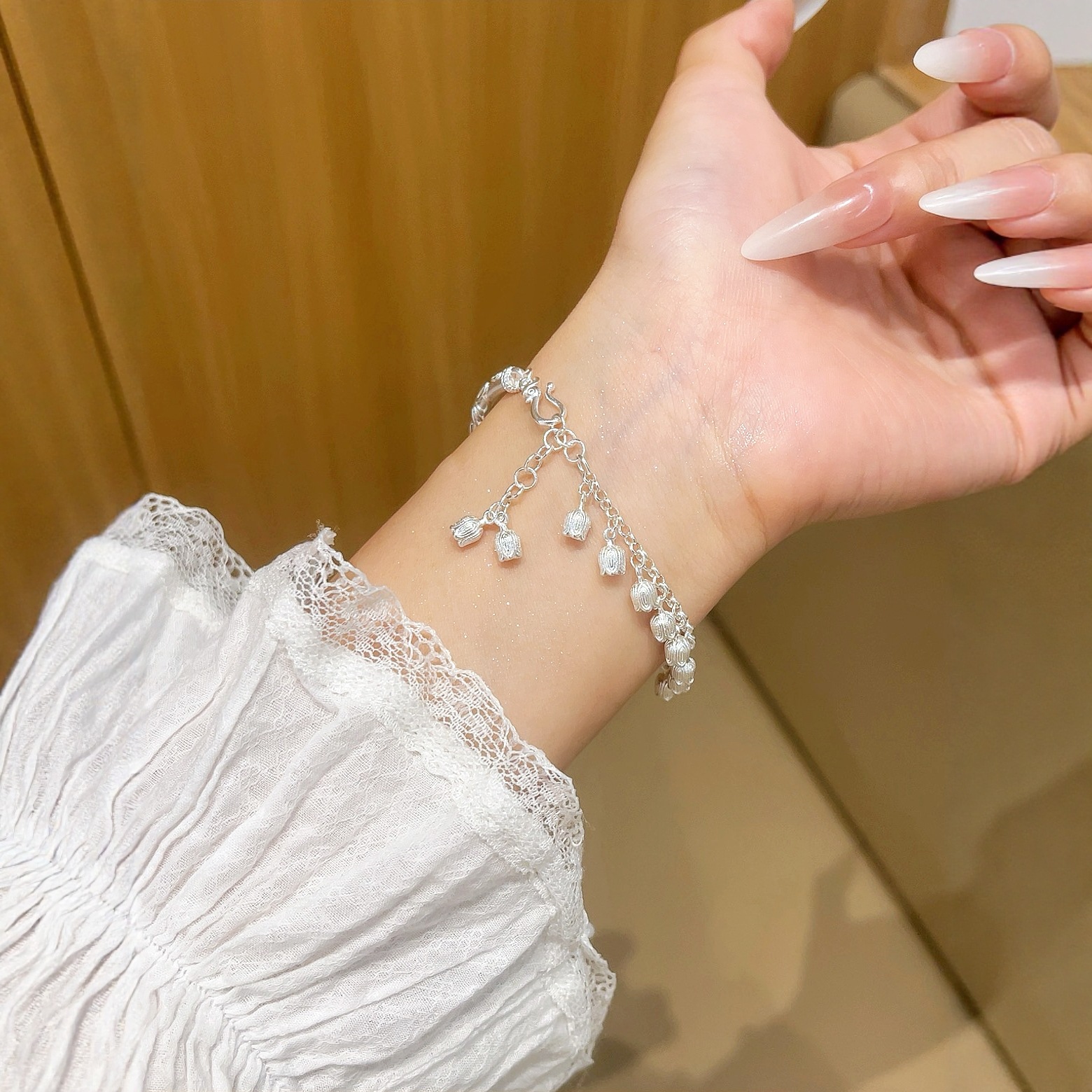 Fringed bracelet for women, light luxury and niche design, versatile and elegant jewelry, copper-plated Tibetan silver and Miao silver for girls details Picture
