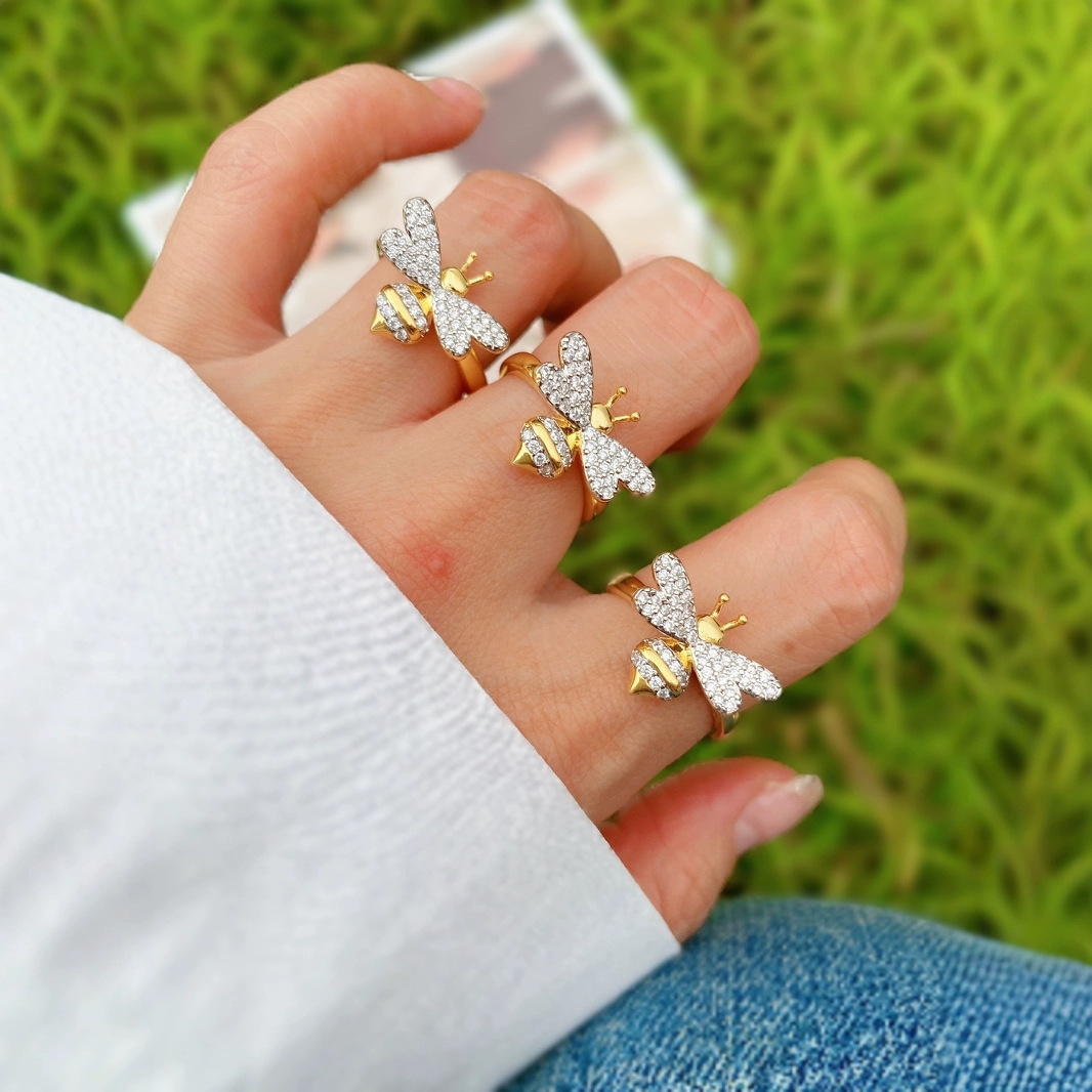 European and American micro-inlaid zircon three-dimensional bee ring, a trendy and simple finger ring with adjustable opening