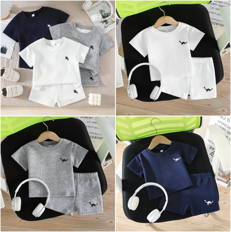 A simple and comfortable embroidered T-shirt and shorts set with horse racing patterns for boys aged 0-3 years old, a new summer sports outfit
