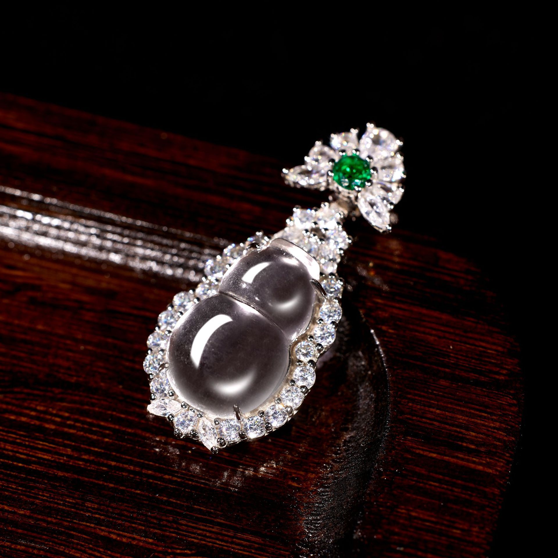 S925 Silver Quarquartz jade Gourd Necklace for Women, New Chinese-style national trend high Ice Fortune Pendant, ice-transparent silver inlaid with jade Application Scenario