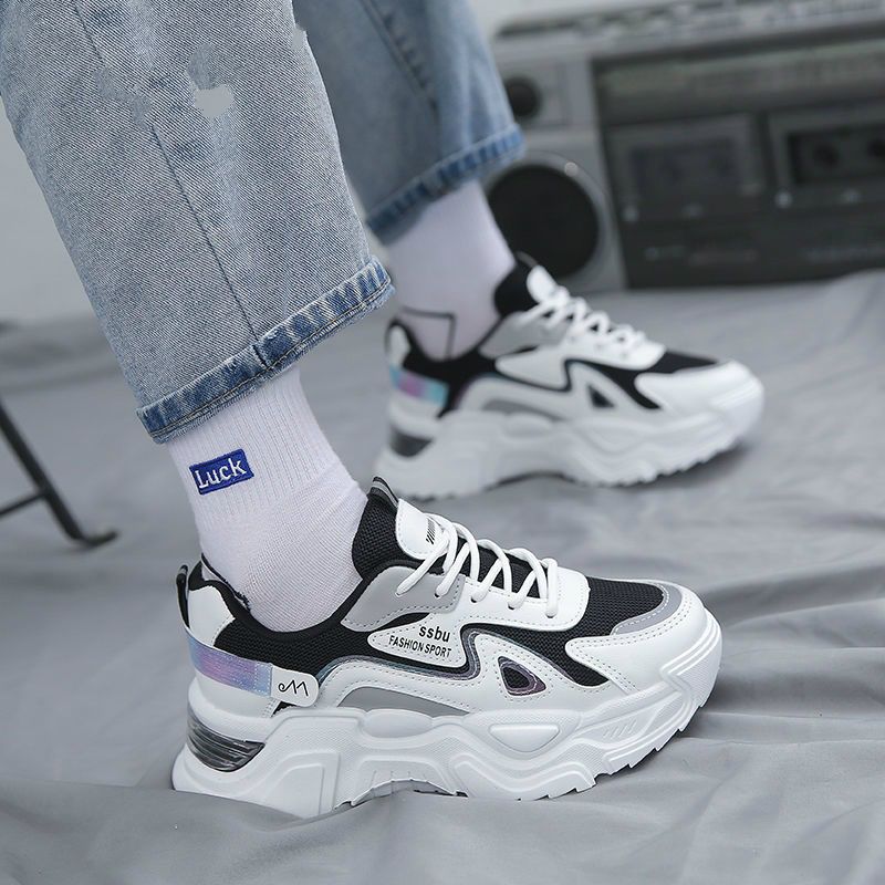 运动休闲鞋实物图