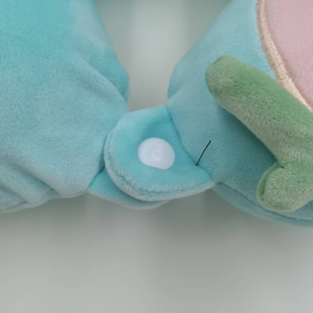 Factory direct sales of plush cartoon neck pillows, memory foam detachable and washable travel pillows details Picture