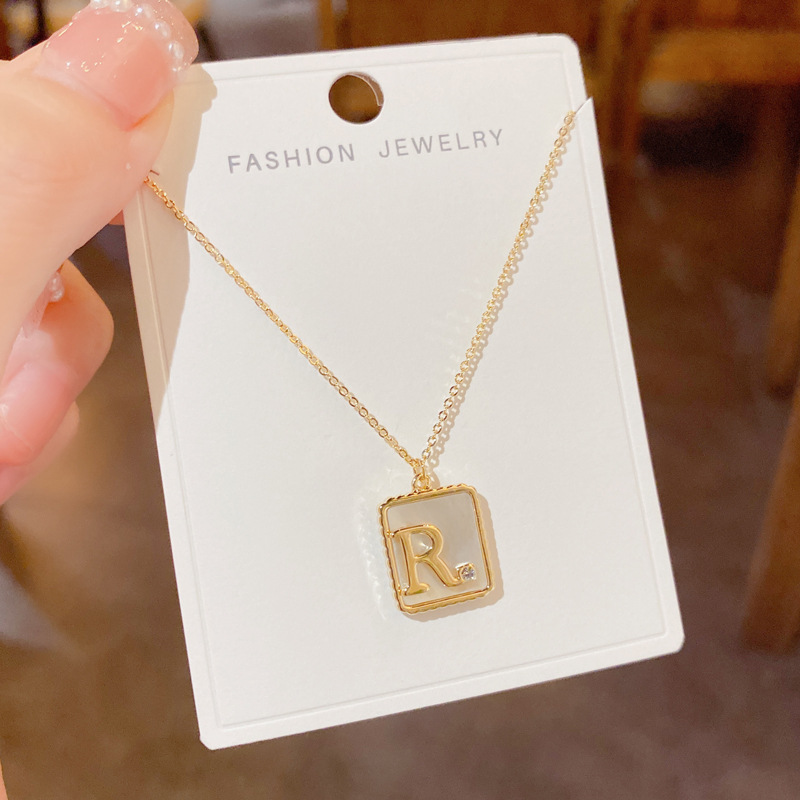The Korean version of the niche design sense and elegant letter R brand necklace, a female Internet celebrity's unique, fashionable and light luxury collarbone chain accessory Application Scenario