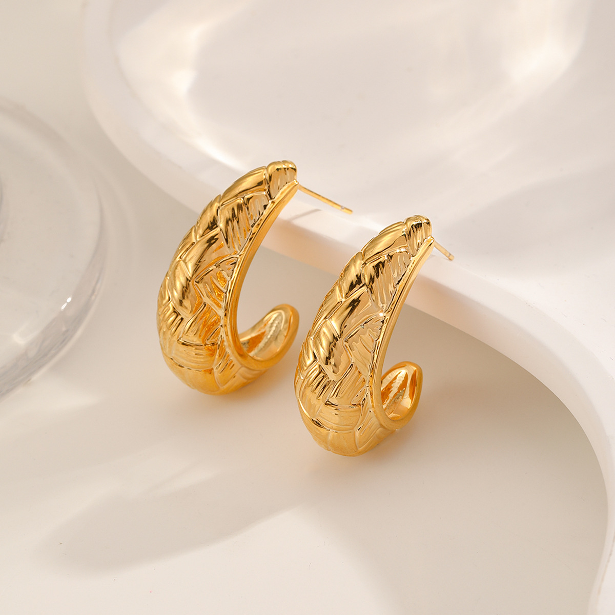 Nasha's cross-border copper-plated 18K gold French brushed texture stud earrings for women are niche and high-end, and do not fade Specification image