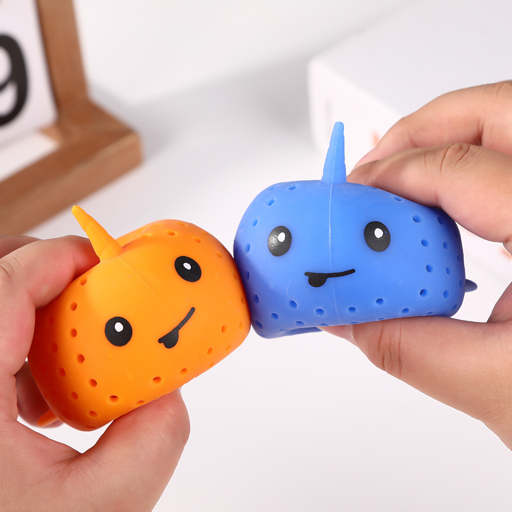 Cross-border Q-cute narwhal Kneading Fun Creative baby play water bath Stress Relief toy Children's Venting Water Spray doll Specification image