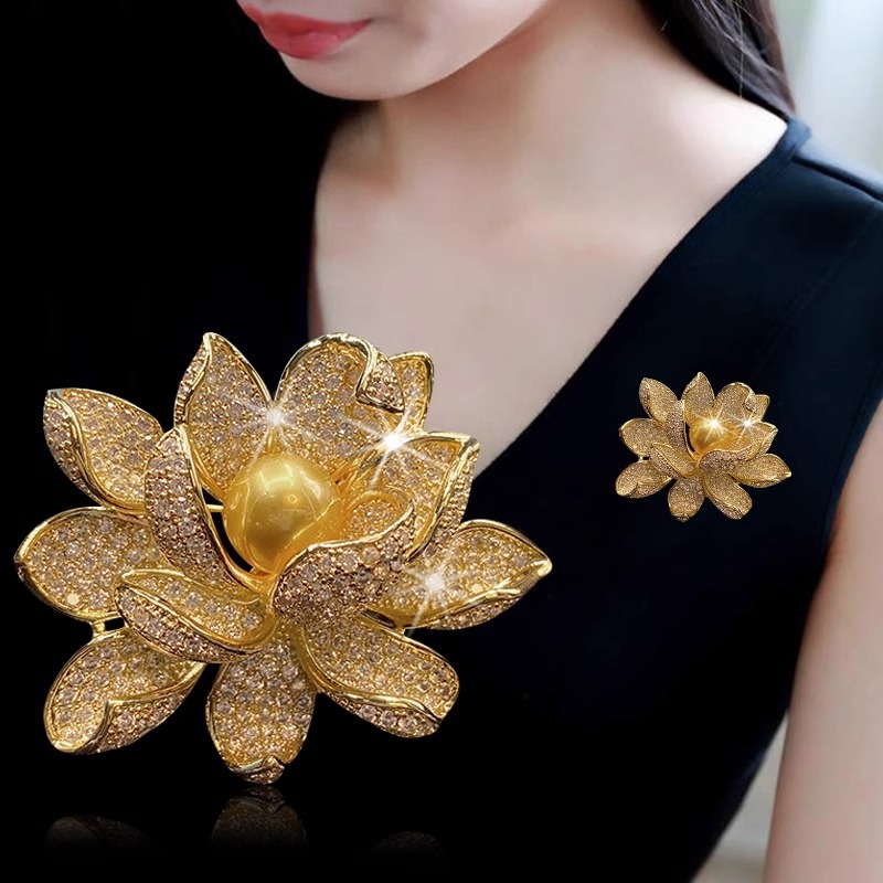 Flower brooch, high-end women, exquisite and luxurious style, brooch design sense, suit accessory brooch, Teacher's Day gift