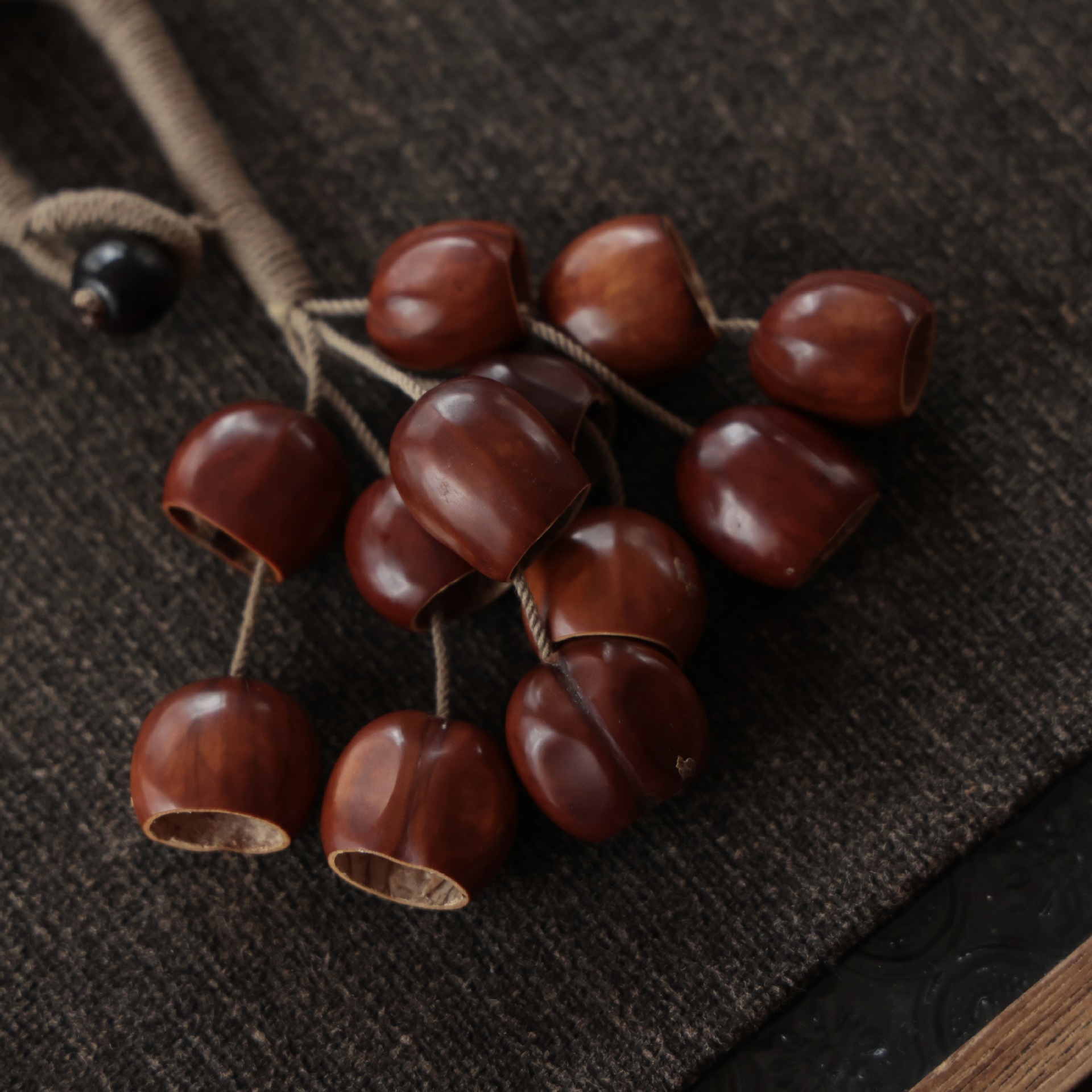 Fruit shell bell sound beam wind chime fruit hand bell string accompaniment meditation sound therapy instrument hand bell ethnic style manufacturer Specification image