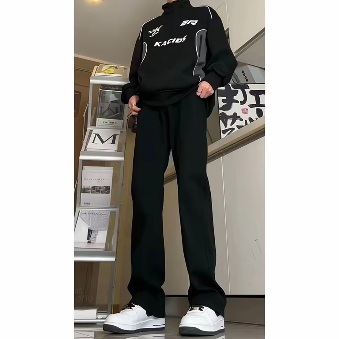 The new men's curved knife jeans for the autumn and winter of 2025 are versatile, featuring a simple, retro, casual and stylish high street style details Picture