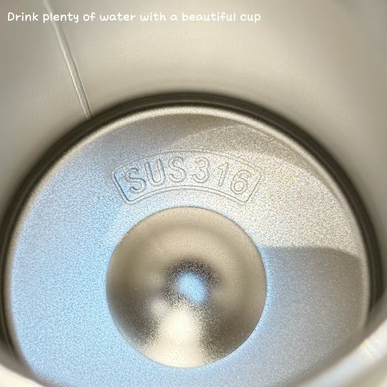 A simple, niche, and non-identical straws insulated cup for students. A portable large-capacity simple water cup with high appearance standards for girls on Instagram Application Scenario