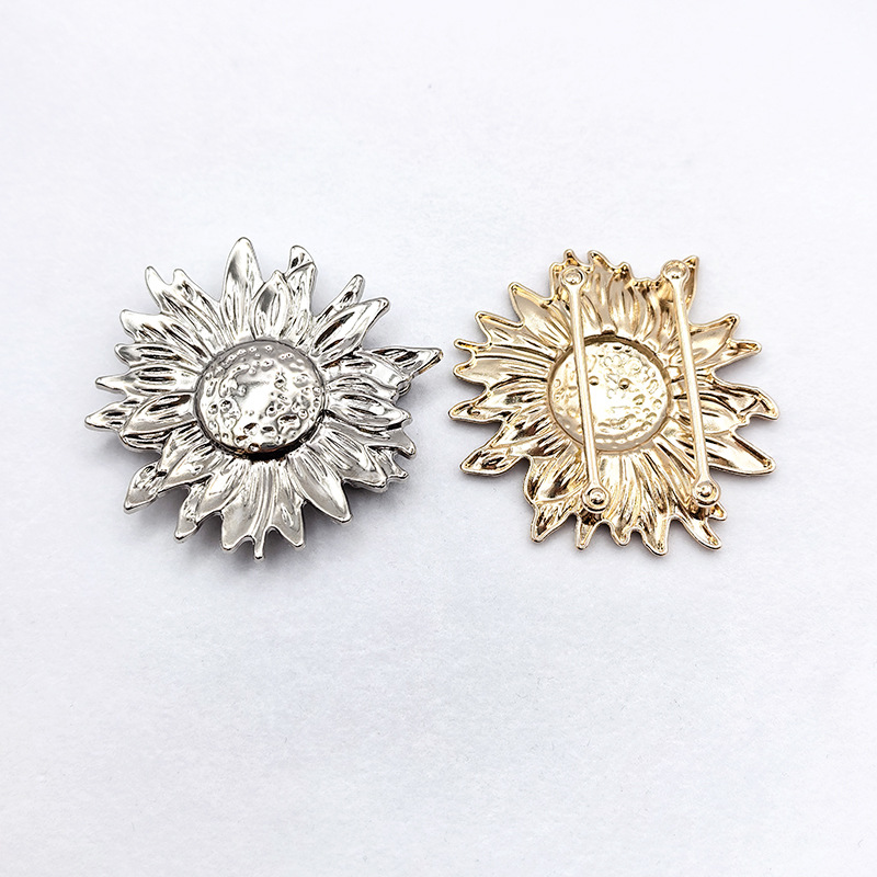 The irregular-shaped metal swimsuit buckle gives a light luxury and high-end feel. The swimsuit decorative buckle and the chest connection buckle are designed in a European and American style Specification image