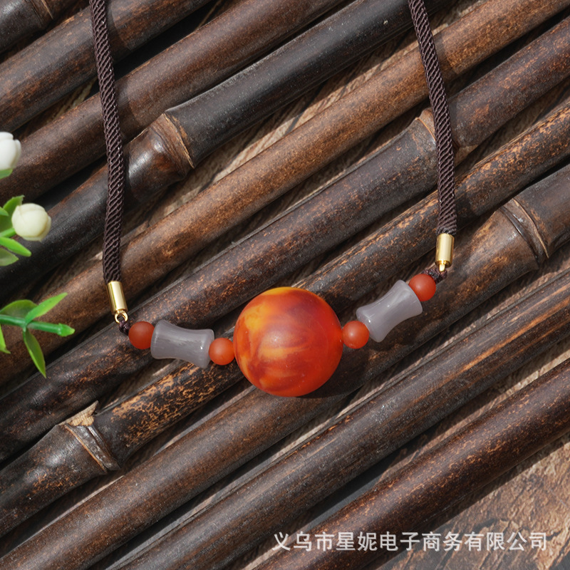 Retro ethnic style Nan Hong amber bamboo joint necklace for women, simple and elegant beaded necklace, hand-woven sweater chain Application Scenario