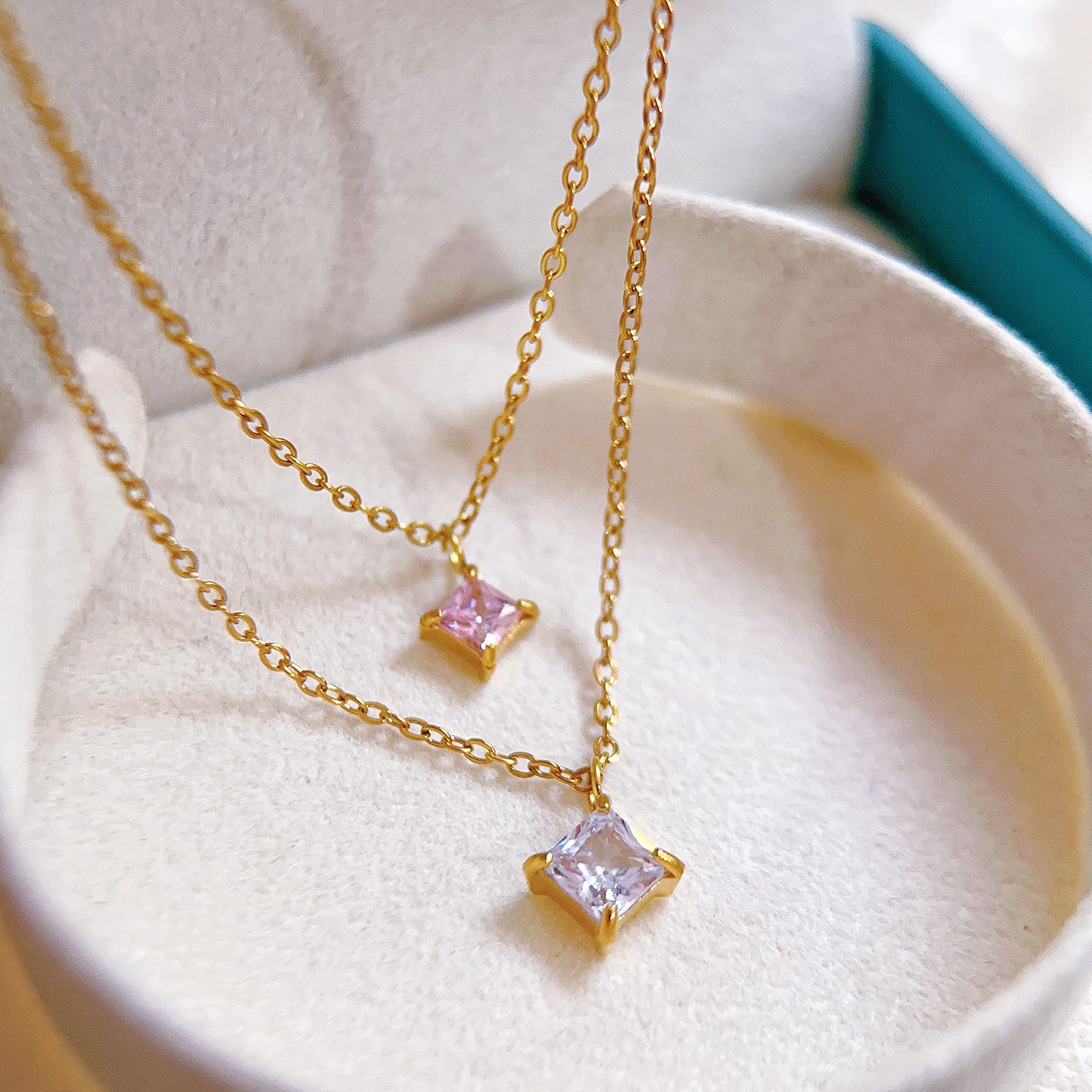 An Instagram-style 18K gold-plated stainless steel pink diamond-shaped zircon pendant necklace for women, a bestseller in Instagram-style