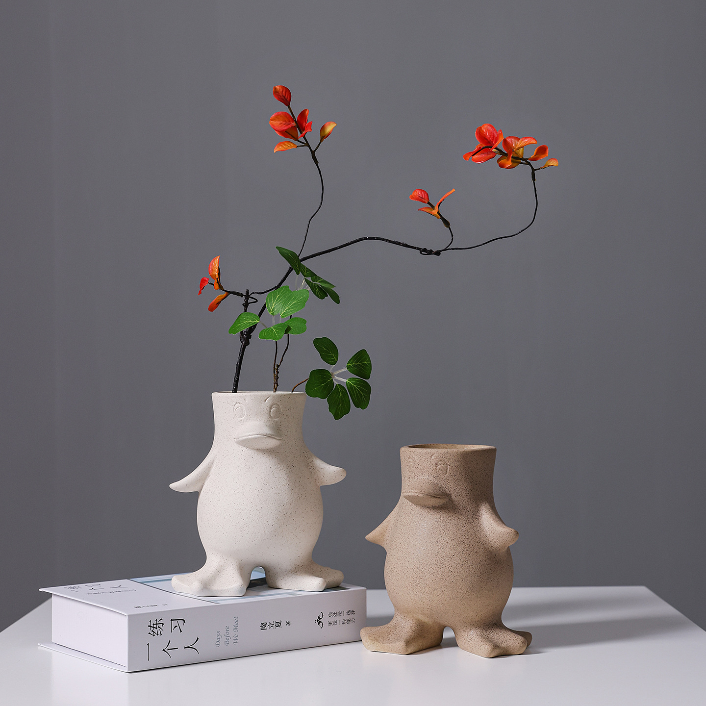 2025 Creative Penguin Ceramic Vase, Cute Cream-style living Room Desk Decoration, Fresh Flower Hydroponic Vase details Picture