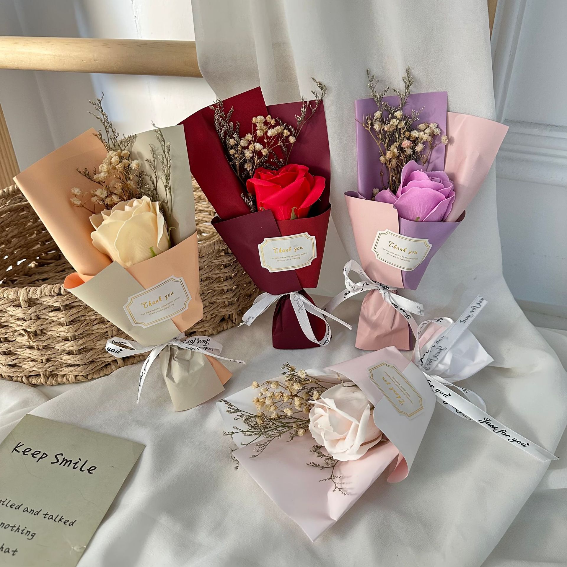 教师节礼物小花束玫瑰香皂花满天星配饰仿真花跨境代发毕业季礼物