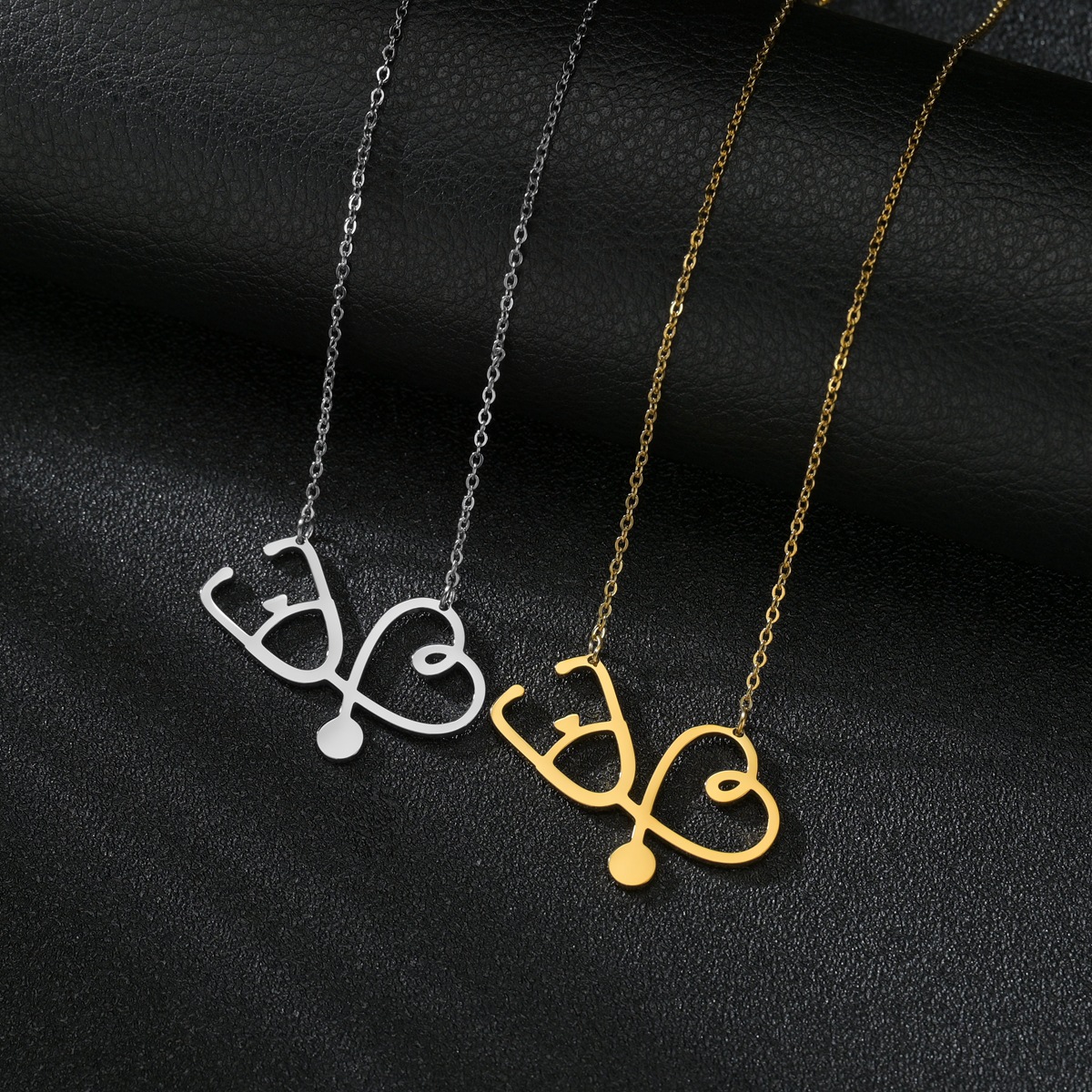 Cross-border best-selling jewelry supply: LOVE Heart-shaped titanium steel women's necklace, heart-shaped pendant, wholesale sweater chain