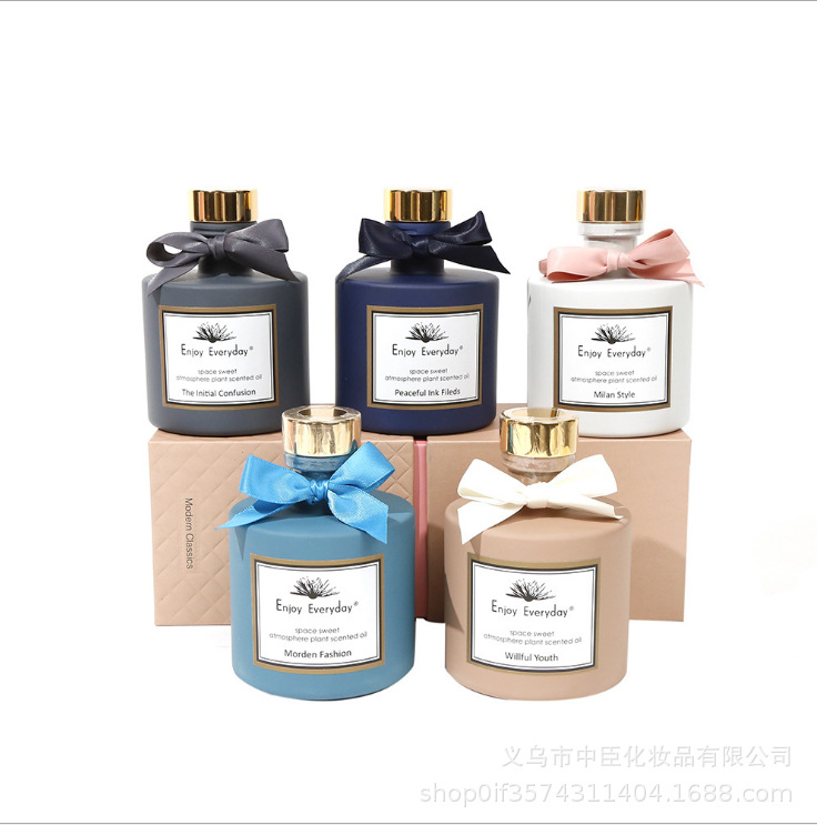 كما ان العطور المذاق للسيدات في السوق المباشر يعدّ الطالعطور في الغرف الدائمة في غرف النوم Item Picture