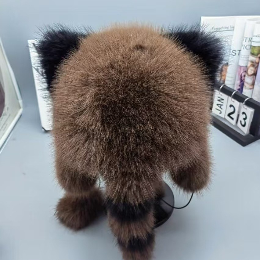 A thickened, warm, windproof and ear-protecting cap made of fox-like fur, little bear and Yao Yao hat for women to make their faces look smaller in autumn and winter. The big bear is thickened and fleece Application Scenario