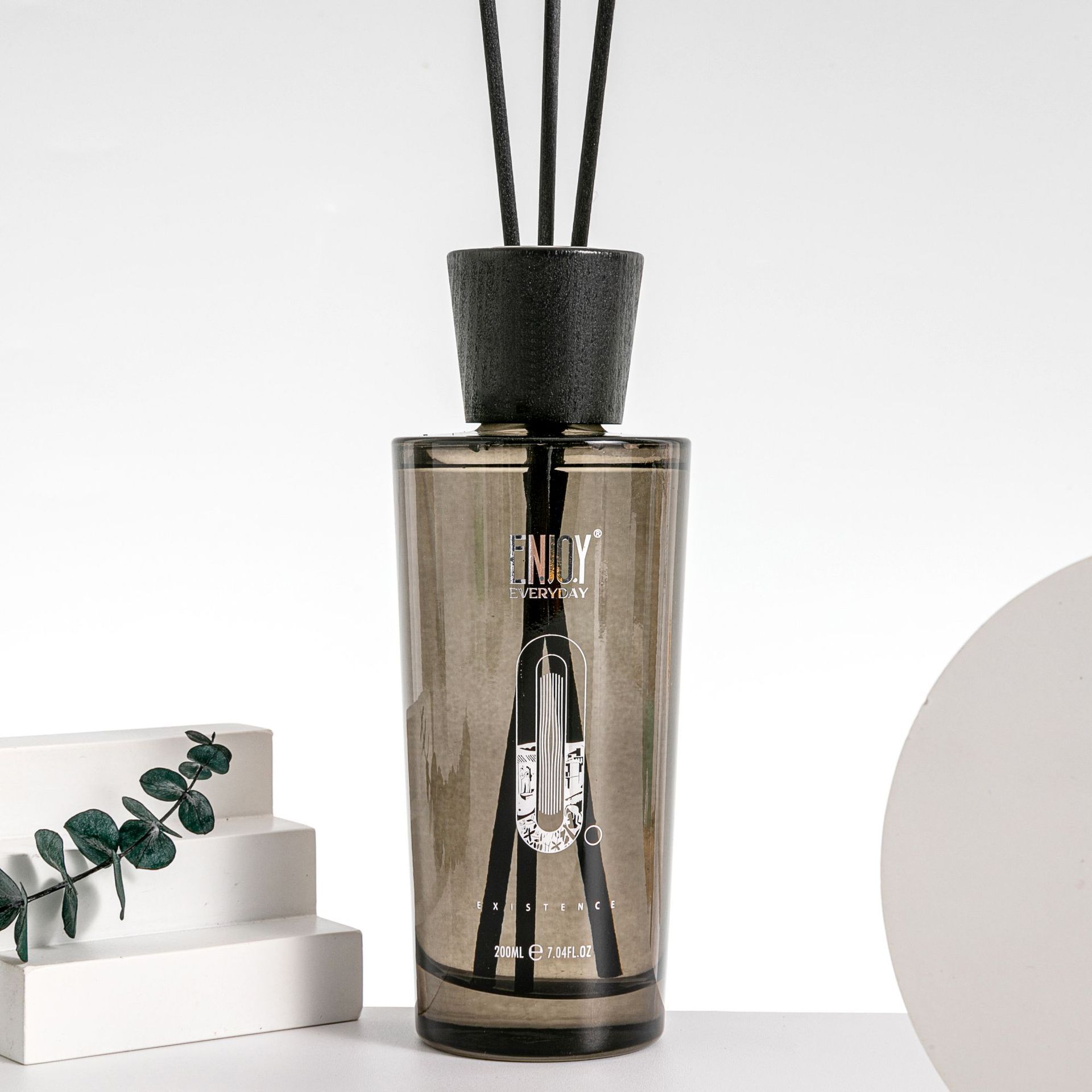 The light luxury high-end elegant aroma diffuser is equipped with an aroma diffuser, flame fireplace, automatic aroma diffuser and two-fluid aroma equipment Item Picture