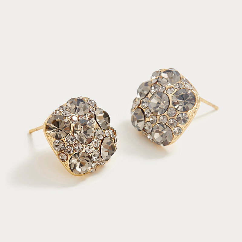 Korean-style super shiny zirconium gray diamond square silver needle stud earrings, a unique and high-end feminine touch, retro and elegant ladylike charm, exquisite earrings Item Picture