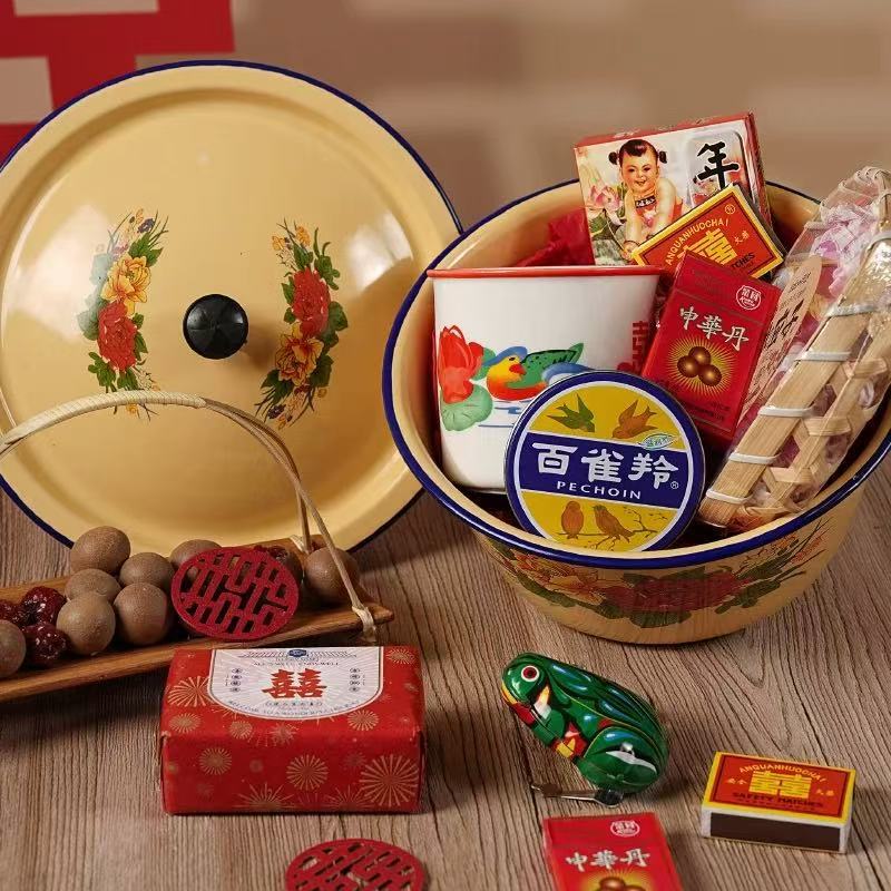 【 Non-】 Vintage souvenirs, nostalgic cakes, enamel basins, lard basins, covered enamel basins, washbasins, factory direct supply in stock details Picture
