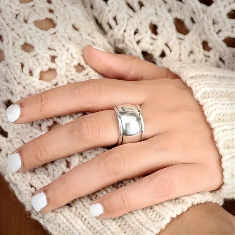 Chenrui Fashion Broadband Ring - Polished surface, Popular wide-edged diamond for men and women on the wheel Application Scenario