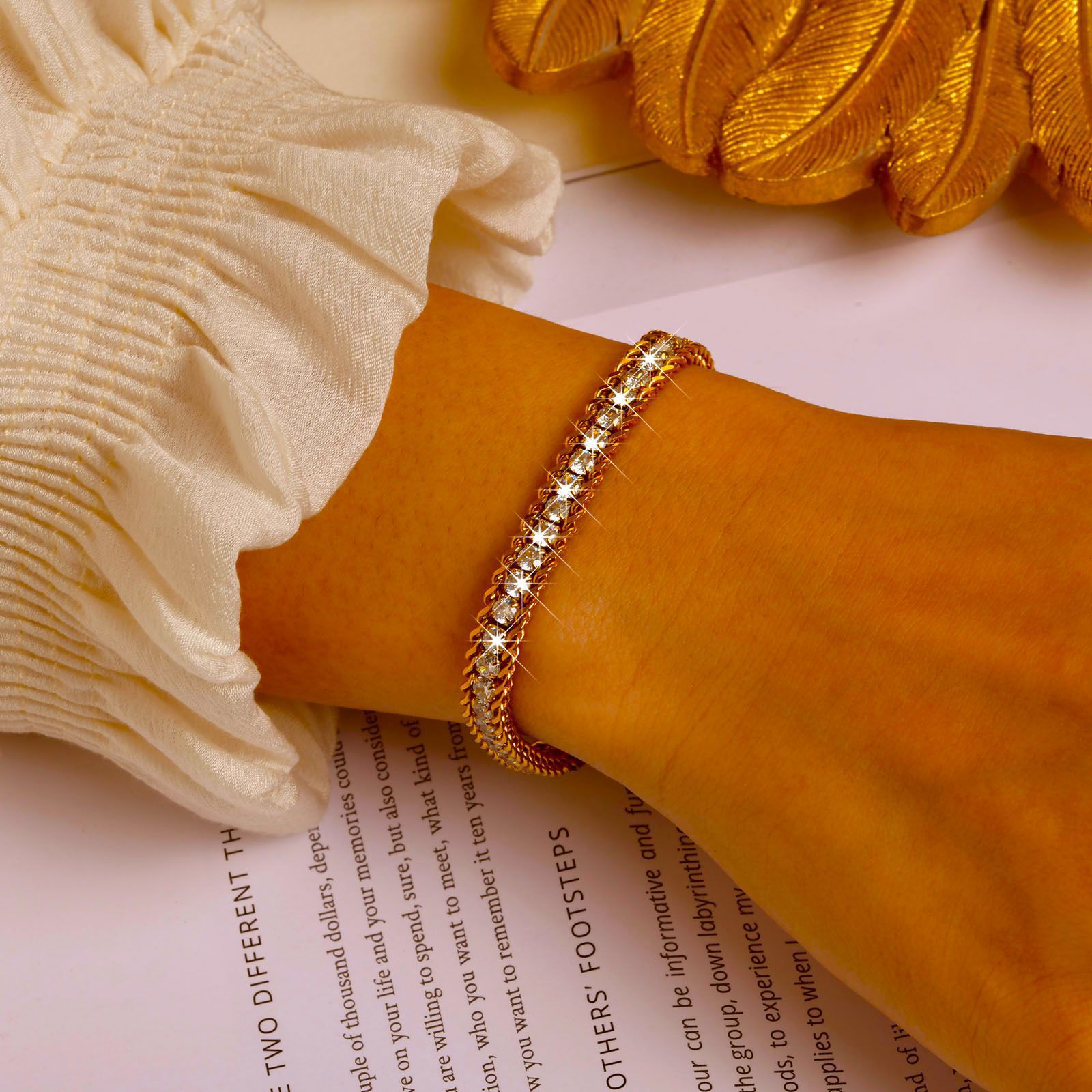 New cross-border bestseller stainless steel color diamond zircon bracelet that doesn't fade, versatile and fashionable, personalized and super dazzling jewelry Application Scenario