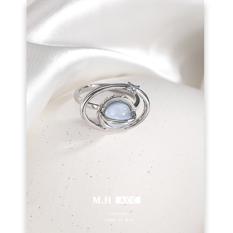 Original design of a planetary ring for women, a unique, light luxury and high-end look, with a distinctive, exquisite and individual open index finger ring Application Scenario