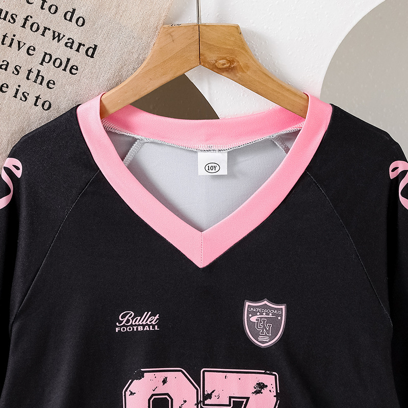 A new American high street casual sporty two-piece set with contrasting colors, long-sleeved T-shirt and pleated skirt for girls in the autumn of 2025 Specification image