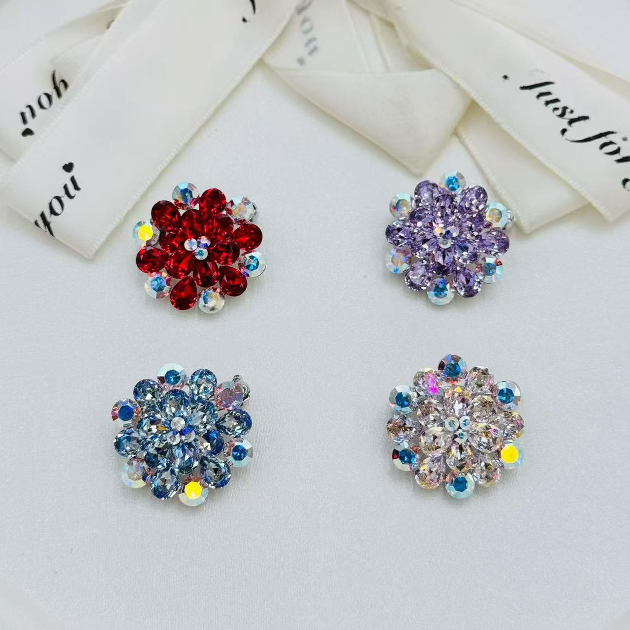 Austrian crystal flower brooches, retro full diamonds, home diamond accessories, overcoats, suits, brooches, high-end gifts wholesale Specification image