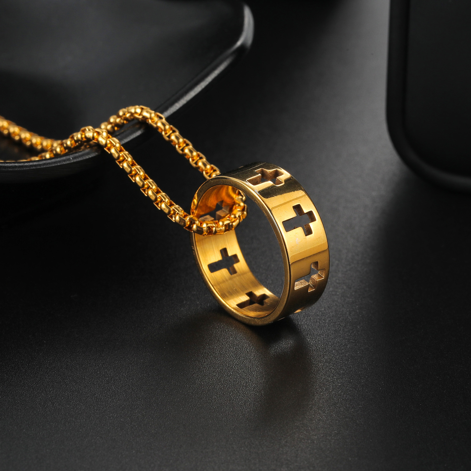 temu Xiyin selected new accessories: Amazon's best-selling stainless steel necklace with a hollowed-out cross pendant in Europe and America Application Scenario
