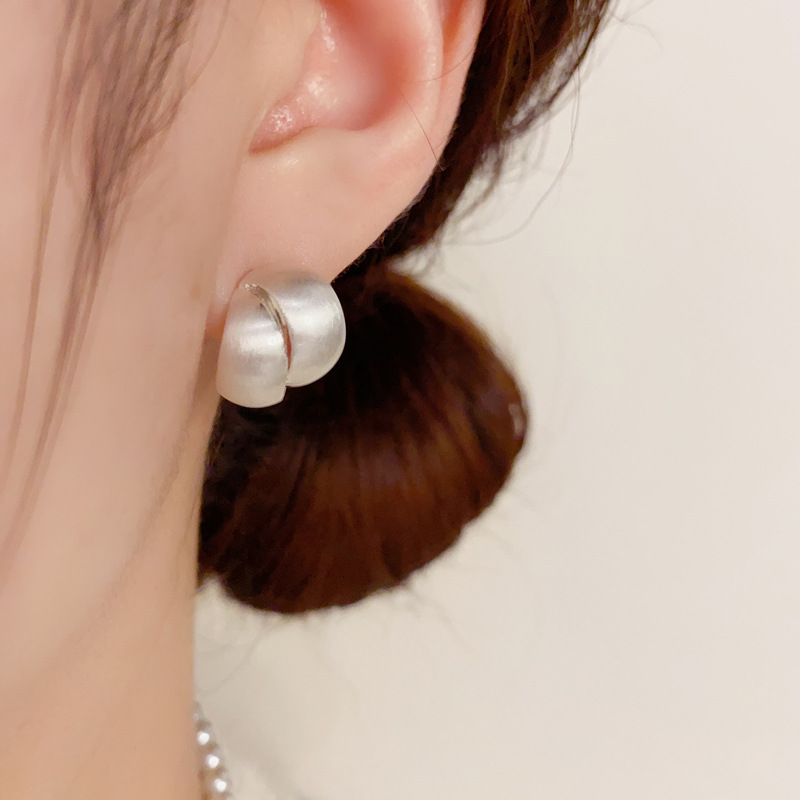 s925 Silver needle fashionable and light luxury design metal brushed round stud earrings for women's elegance, simple and versatile earrings wholesale details Picture