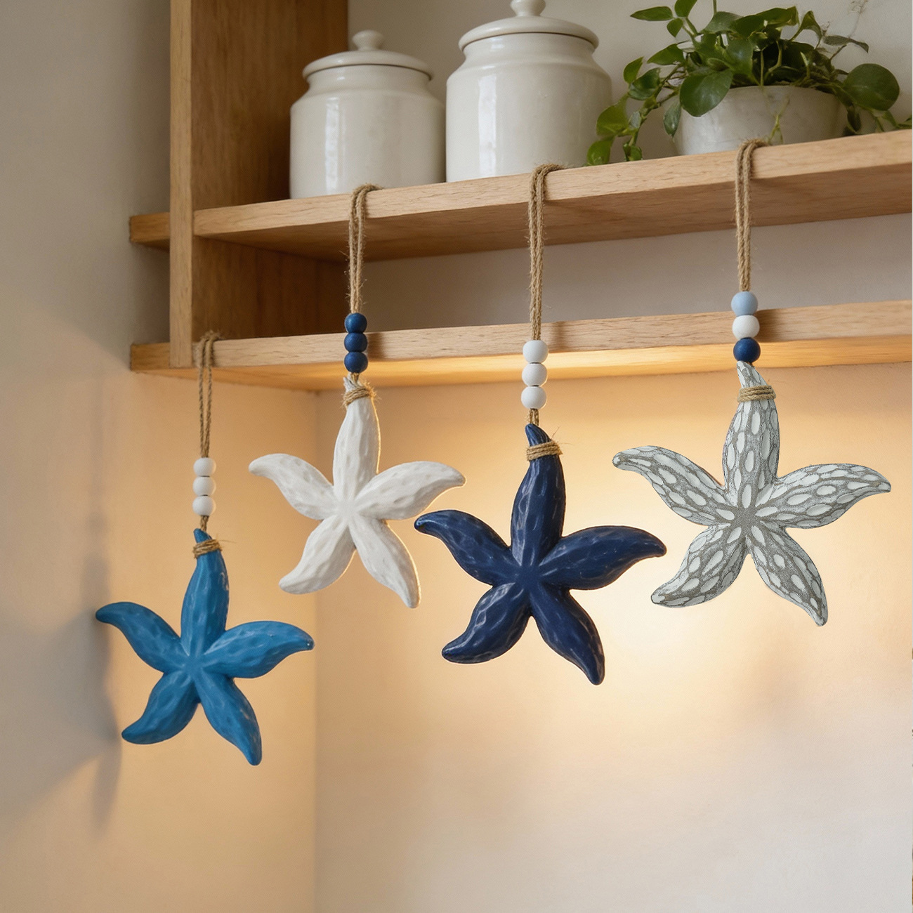 Mediterrenean-style wall decoration, wooden starfish pendants, door curtains, and romantic ocean-style wall decorations for the entrance hall details Picture