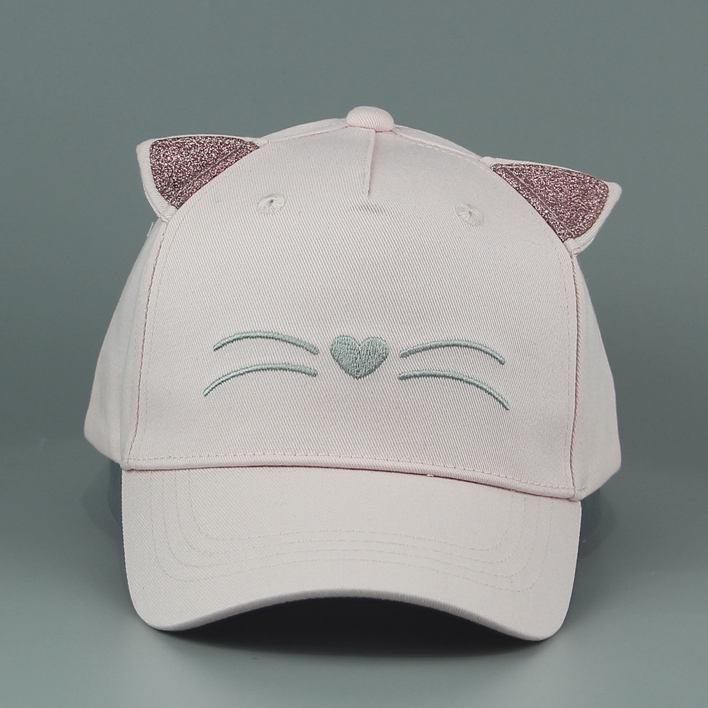 The hat factory produces children's hats, pink cotton cat sunshades, cute printed bright pink spring and summer net caps, breathable baseball caps