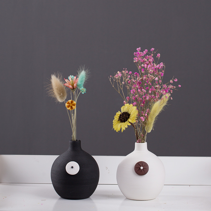 2026 Modern and simple ceramic vase, creative threaded Pothos hydroponic flower vase, Nordic home dried flower arrangement decorative item Specification image